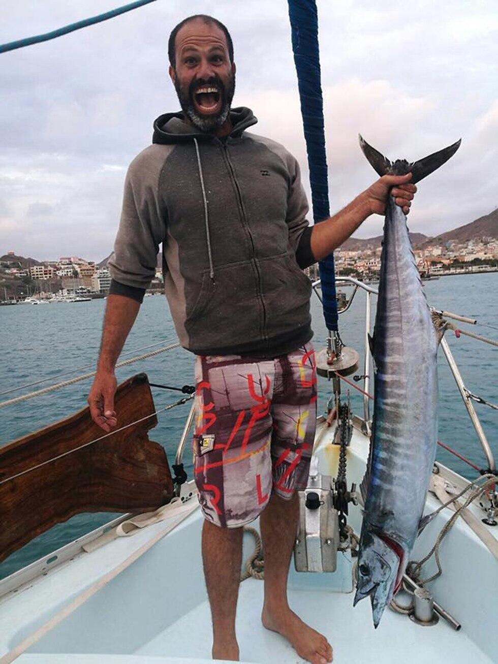 Рои Эрез на борту яхты. Фото: Итамар Айхнер