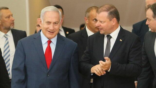 PM Saulius Skvernelis with PM Netanyahu (Photo: AFP) PM Saulius Skvernelis with PM Netanyahu