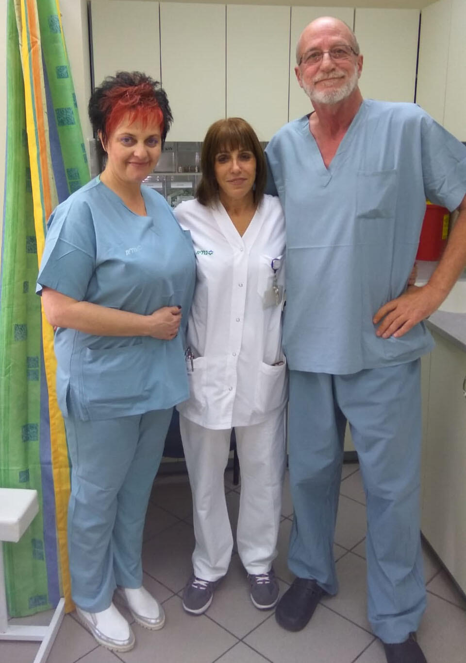 Виктор Холмецки, Хида Асади и Алона Голдин. Фото: пресс-служба "Клалит"