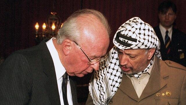 Рабин и Арафат. Фото: Саар Яаков (צילום: SAAR YAACOV באדיבות yes דוקו) Рабин и Арафат. Фото: Саар Яаков