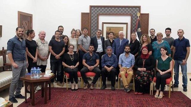 Meeting between Abbas and Israeli peace activists and politicians (צילום: לשכת אבו מאזן) Meeting between Abbas and Israeli peace activists and politicians