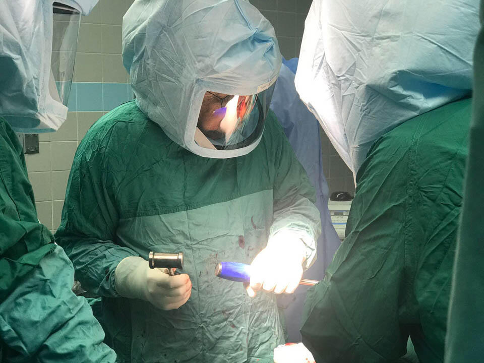 Во время операции. Фото: пресс-служба "Бейлинсон" (Фото: пресс-служба больницы "Бейлинсон") Во время операции. Фото: пресс-служба "Бейлинсон"