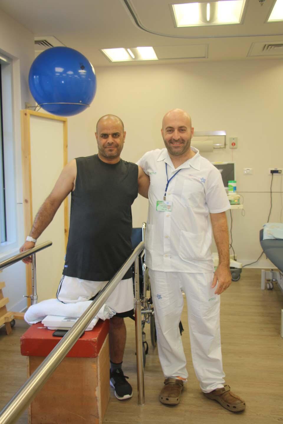 Талеб во время физиотерапии. Фото: больница "Левинштейн" (Фото: пресс-служба больницы "Левинштейн") Талеб во время физиотерапии. Фото: больница "Левинштейн"