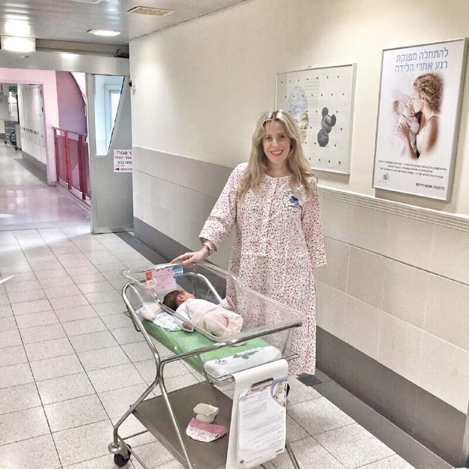 Михаль Портман с новорожденной дочкой. Фото из семейного архива (Фото: Михаль Портман) Михаль Портман с новорожденной дочкой. Фото из семейного архива