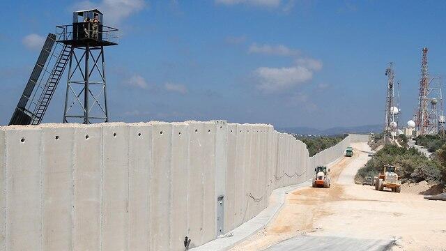 Wall construction along Israel's northern border