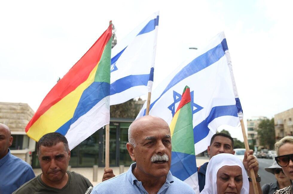 Brig. Gen. (res). Amal Asad with other protesters outside the President's Residence (צילום: אוהד צויגנברג) Brig. Gen. (res). Amal Asad with other protesters outside the President's Residence
