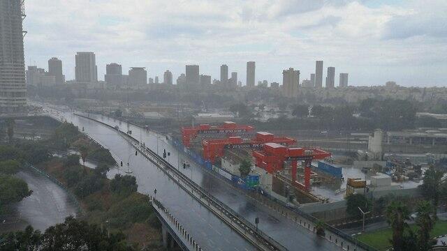 Дождь в Рамат-Гане. Фото: Орен Райс (צילום: אורן רייס) Дождь в Рамат-Гане. Фото: Орен Райс