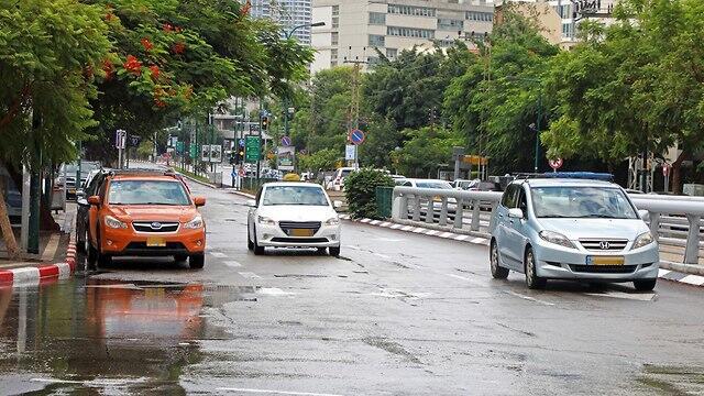Дождь в Тель-Авиве. Фото: Дана Копель (צילום: דנה קופל) Дождь в Тель-Авиве. Фото: Дана Копель