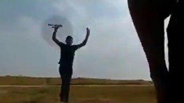 Кусачки. Кадр из видеоролика о прорыве границы