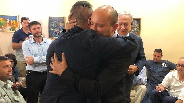 Нафтали Беннет посетил родных убитого Ари