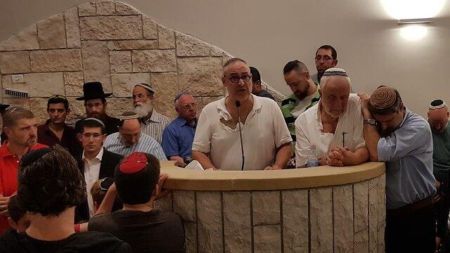 Ari Fuld's brother, Moshe, with his father Yonah Fuld (R)