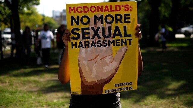 Me Too campaign protest in Chicago (צילום: AFP) Me Too campaign protest in Chicago