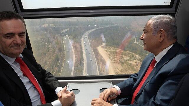 PM Netanyahu and Transportation Minister Yisrael Katz on test run last week (צילום: עמוס בן גרשום לע"מ) PM Netanyahu and Transportation Minister Yisrael Katz on test run last week
