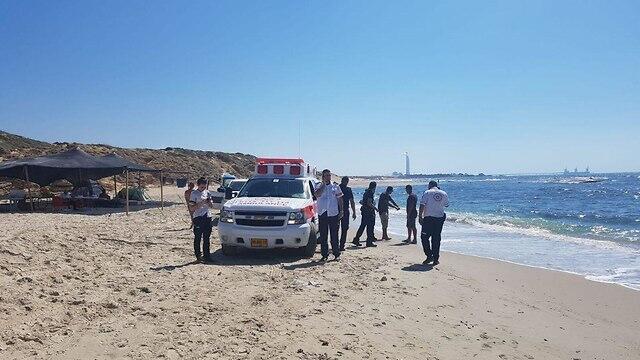 Пляж Кшатот, где утонула девушка. Фото: МАДА (צילום: תיעוד מבצעי מד"א) Пляж Кшатот, где утонула девушка. Фото: МАДА