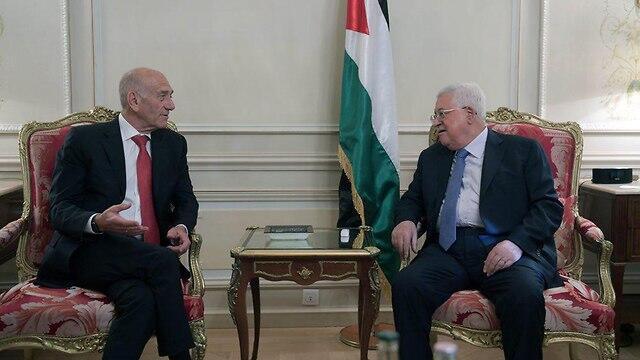 Ольмерт и Абу-Мазен в Париже