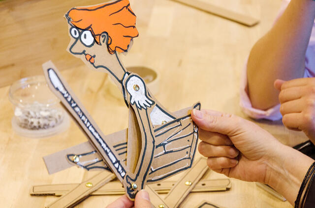 Движущаяся кукла, сделанная своими руками. Фото: Нога Эрезnullnull Движущаяся кукла, сделанная своими руками. Фото: Нога Эрез