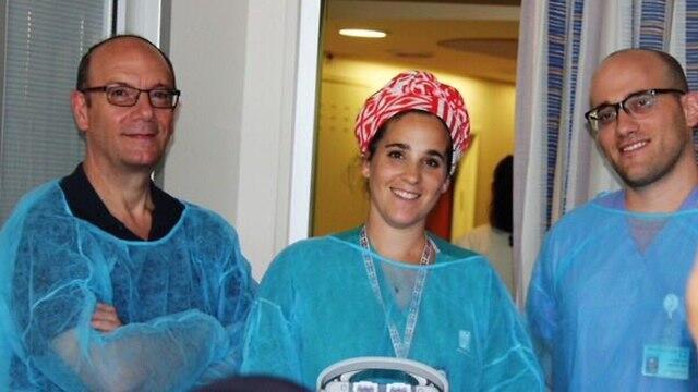 Медики-спасители: гематолог профессор Калиш, акушерка Зоар Зусман и доктор Рои Загрун, гинеколог Медики-спасители: гематолог профессор Калиш, акушерка Зоар Зусман и доктор Рои Загрун, гинеколог