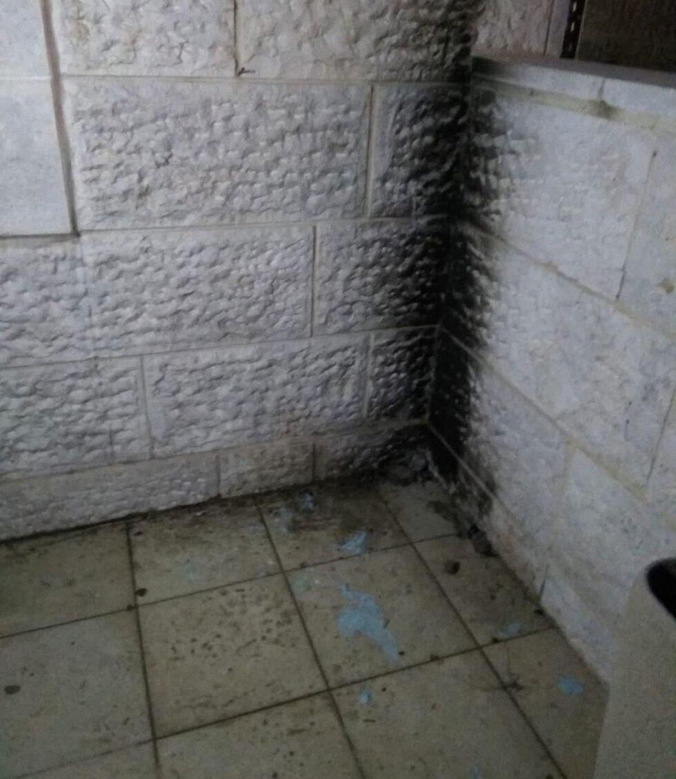 Balcony burned by Molotov cocktail (צילום: TPS) Balcony burned by Molotov cocktail