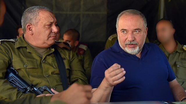 IDF chief Eisenkot and Defense Minister Lieberman (צילום : אריאל חרמוני, משרד הביטחון ) IDF chief Eisenkot and Defense Minister Lieberman