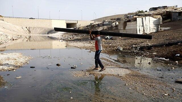 Хан-аль-Ахмар. Фото: EPA (צילום: EPA) Хан-аль-Ахмар. Фото: EPA