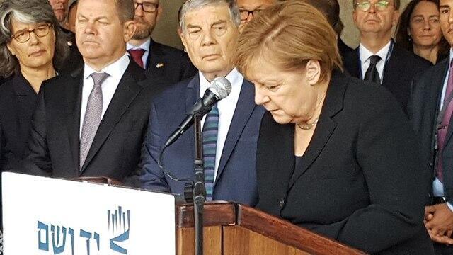 Ангела Меркель в "Яд ва-Шеме". Фото: Ишай Порат