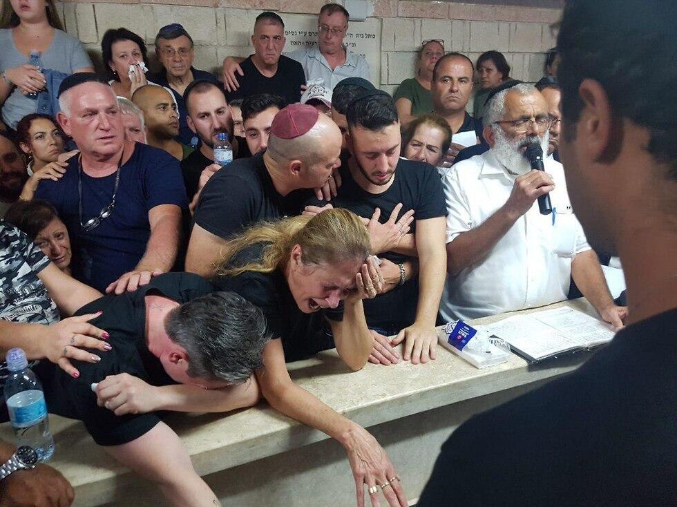 Похороны Ким Лебенгрунд-Йехезкель. Фото: Ярив Кац (צילום: יריב כץ) Похороны Ким Лебенгрунд-Йехезкель. Фото: Ярив Кац