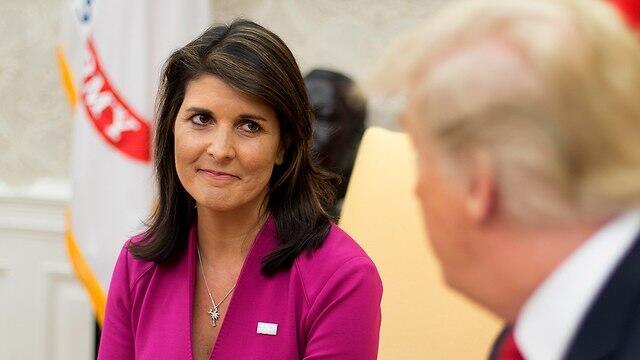 Никки Хейли и Дональд Трамп в Белом доме, 9 октября. Фото: EPA (צילום: EPA) Никки Хейли и Дональд Трамп в Белом доме, 9 октября. Фото: EPA