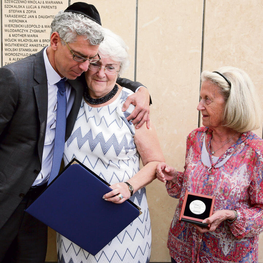 Mitchell and Sala Goldhar, with Ribzinski (middle)