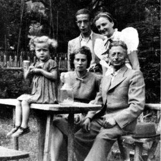 Sala her parents in the summer of 1939
