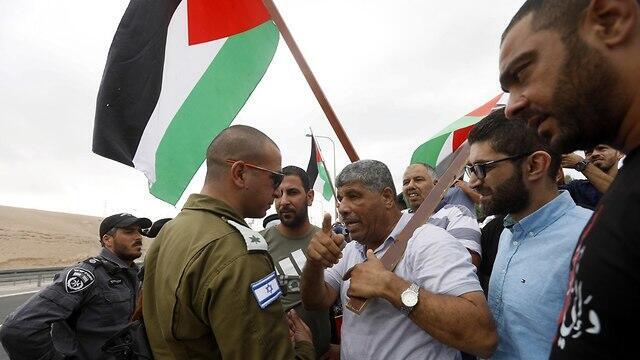 Демонстрация протеста в Хан-аль-Ахмаре. Фото: EPA (צילום: EPA) Демонстрация протеста в Хан-аль-Ахмаре. Фото: EPA