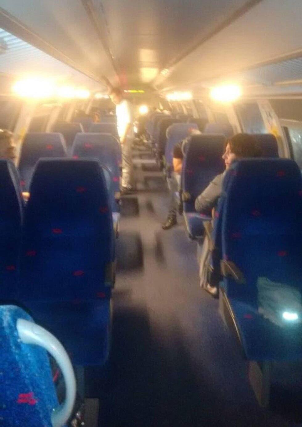 В вагоне застрявшего поезда. Фото: Шломи Фридман