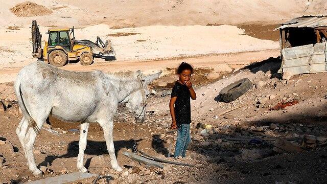 Bedouin-Palestinian village Khan al-Ahmar. (צילום: AFP) Bedouin-Palestinian village Khan al-Ahmar.