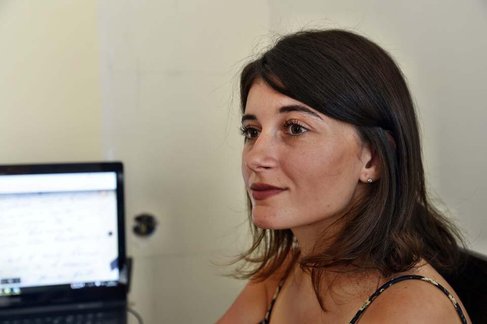 Ася Доник у компьютера, где хранится материал проекта "Письма Победы". Фото: Хаим Горенштейн (Фото: Хаим Горнштейн) Ася Доник у компьютера, где хранится материал проекта "Письма Победы". Фото: Хаим Горенштейн