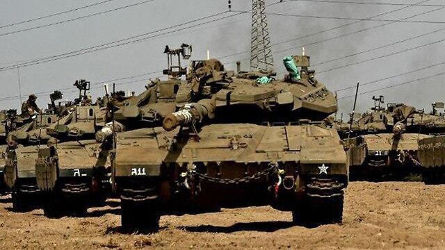 Танки на границе с Газой. Фото: Рои Идан