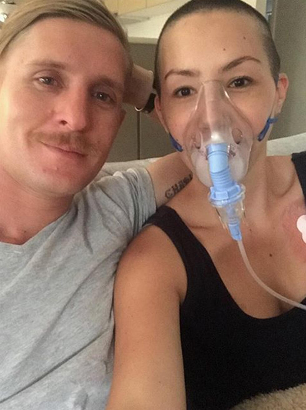 Люси Уиланд в "больнице" с "любящим мужем"nullnull Люси Уиланд в "больнице" с "любящим мужем"