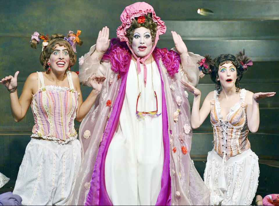 Сцена из оперы "Золушка". Фото: пресс-служба Израильской оперыnullnull Сцена из оперы "Золушка". Фото: пресс-служба Израильской оперы