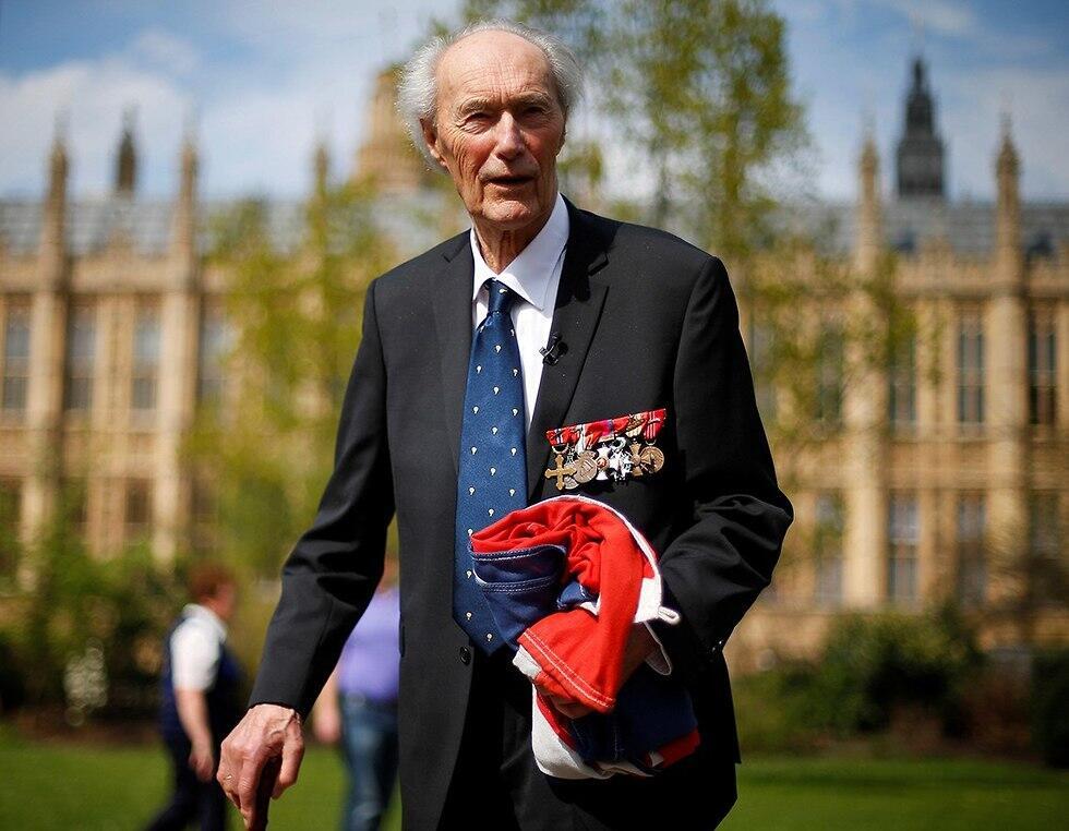 WW2 Norwegian resistance fighter Joachim Roenneberg holds up a Union flag