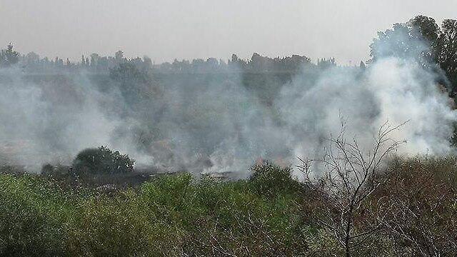 Fire erupting amid incendiary balloons across Gaza border communities (צילום: יואב ויס) Fire erupting amid incendiary balloons across Gaza border communities