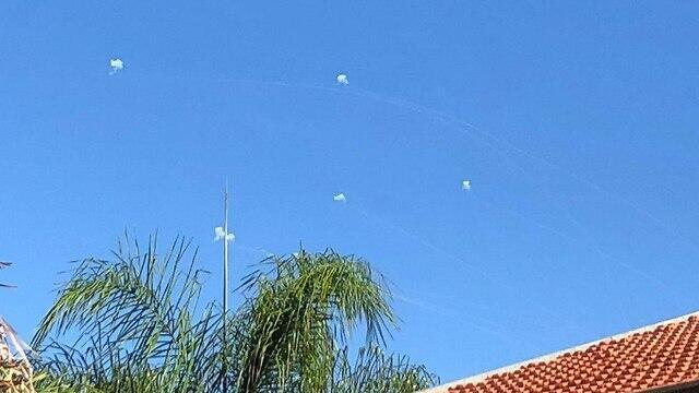 "Железный купол" сбивает ракетыnullnull "Железный купол" сбивает ракеты