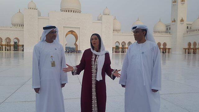 Regev visits the Sheikh Zayed Mosque