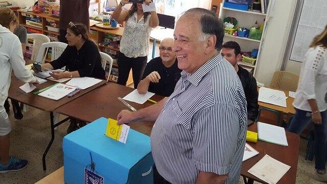 Incumbent Haifa Mayor Yona Yahav votesnullnull Incumbent Haifa Mayor Yona Yahav votes