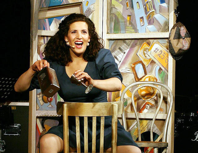 Сцена из спектакля "Песни с чердака". Фото: пресс-служба театра "Микро"