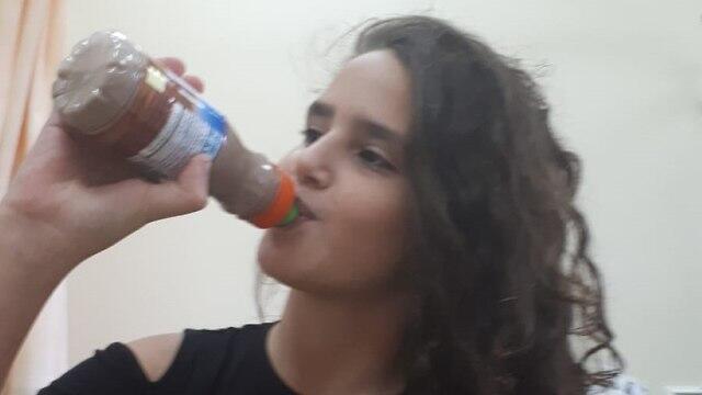 Шани Хасан уже может пить шоко
