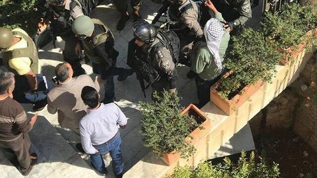 Обыск в офисе палестинского "губернатора"nullnull Обыск в офисе палестинского "губернатора"