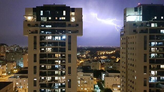 Гроза в Петах-Тикве. Фото: Итай Эзра