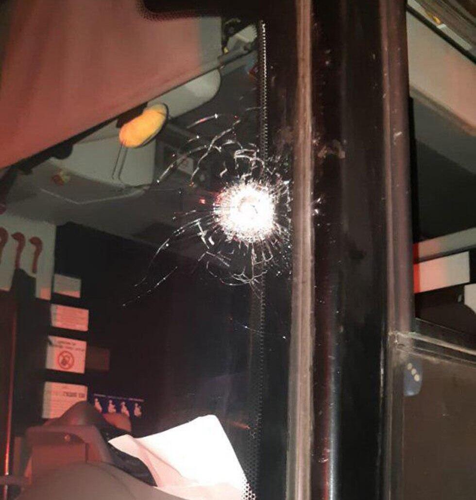 Обстрелянный автобус. Фото: Нанатэль Кауфман, ТPS