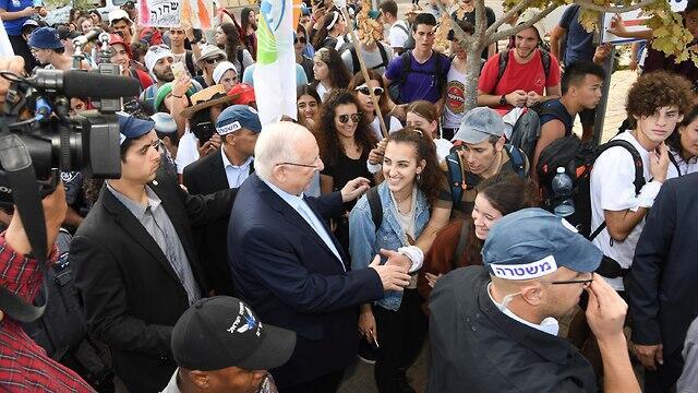 President Rivlin greeting the Gaza vicinity youth
