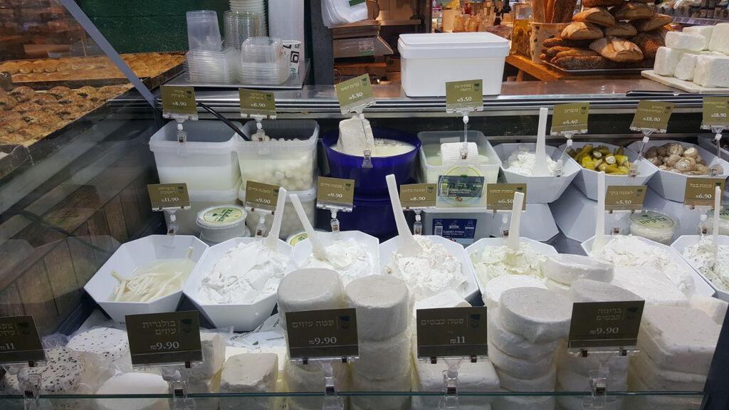 В Израиле любят мягкий творог. На иврите его называют "гвина левана", то есть творог белый - в отличие от твердых желтых сортов, называемых "гвина цехуба", а на армейском сленге - "гавнац"