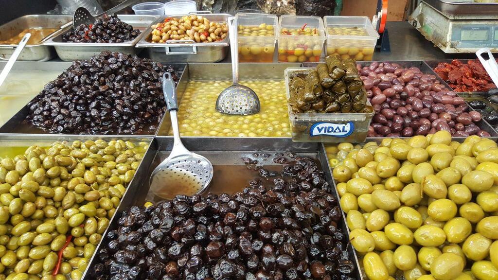 Осень в Израиле - сезон сбора оливок. Посмотрите на обилие сортов!