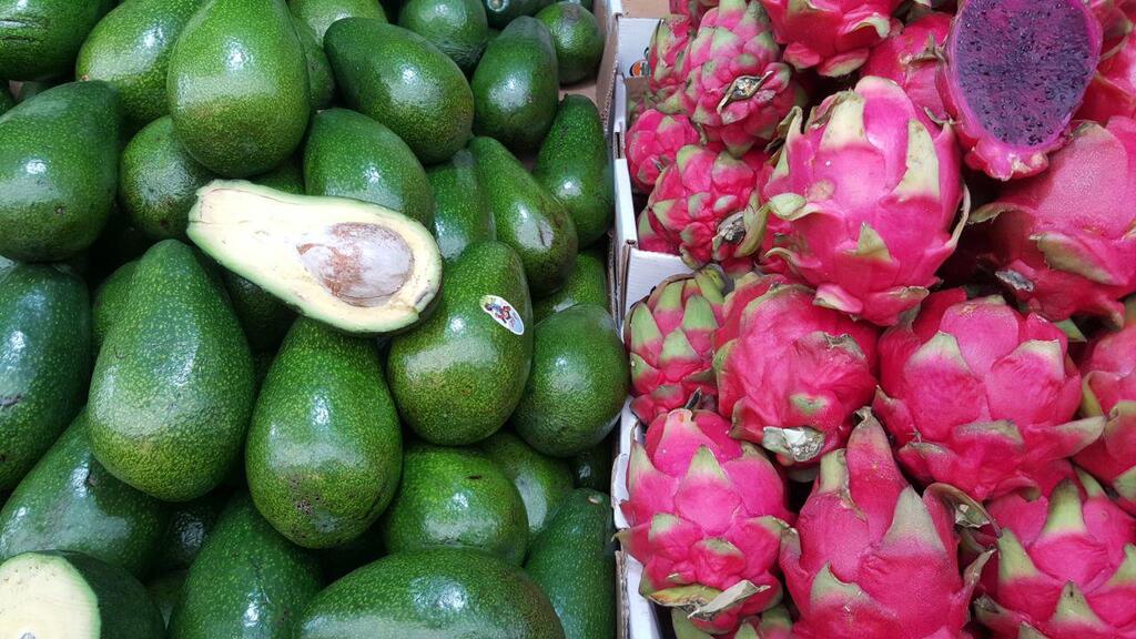 Где-то это экзотика, для Израиля - обычные фрукты (да, авокадо - это фрукт)